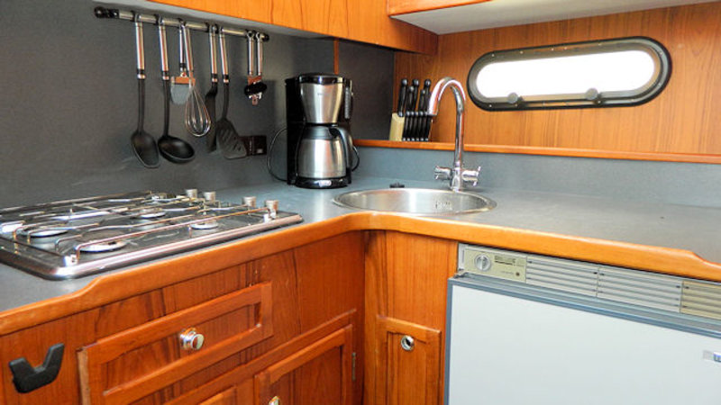 Van servies en bestek naar magnetron, filter-koffiemachine, Nespresso  en koelkast: comfort als thuis aan boord