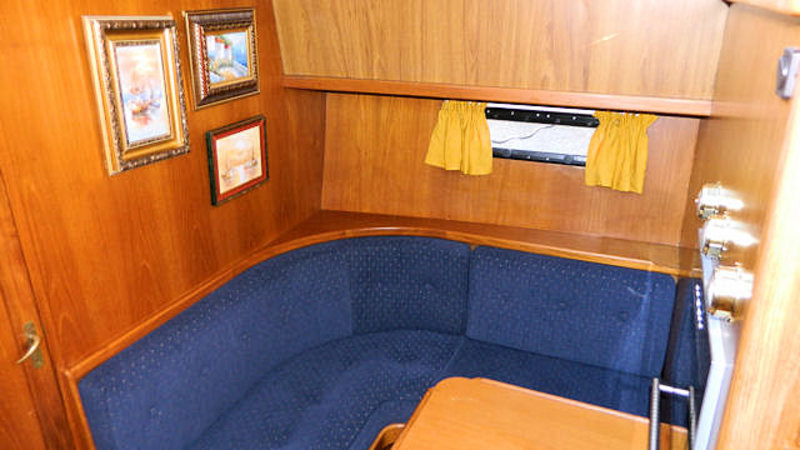 Knusse dinette van de boot Lilian