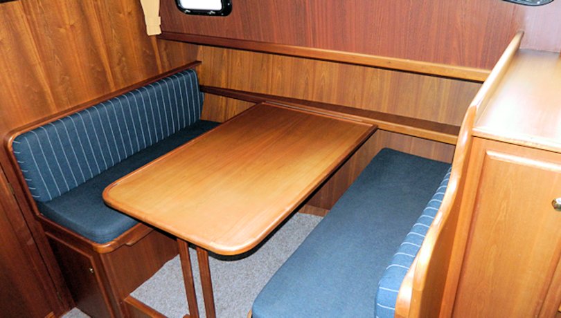 De dinette van de boot