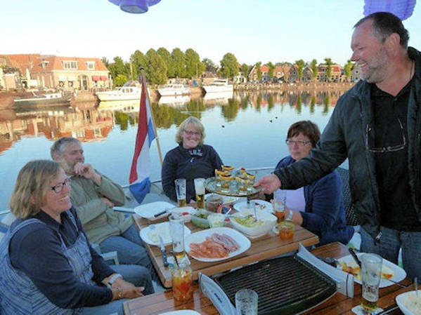 Een vaarvakantie.met een mooie motorboot