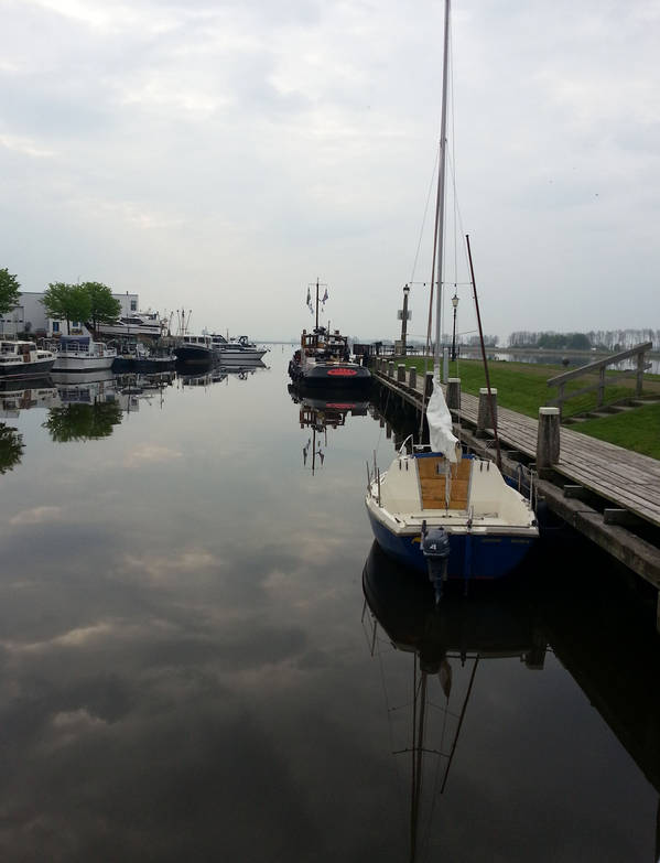 yachts4u-yachtcharter-reisverslag-friesland-naar-overijssel-aanlegsteiger.jpg