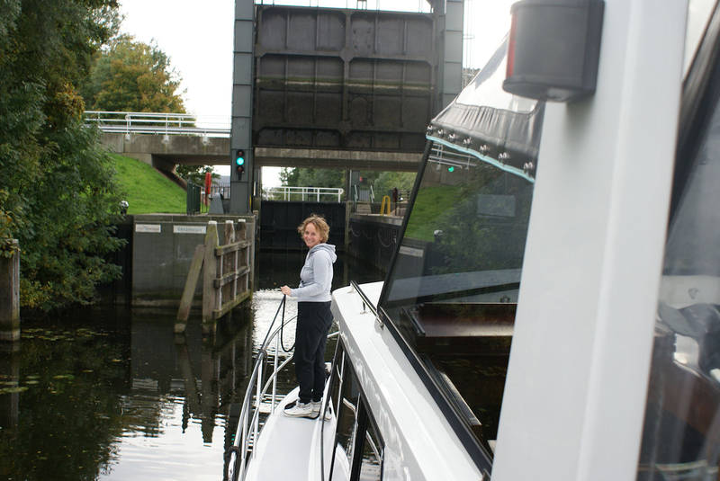 yachts4u-yachtcharter-reisverslag-friesland-naar-overijssel-sluis-en-brugopening.jpg