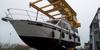 -vroeg-in-de-ochtend-begint-hetwerk-in-de-winter-Toch elke keer opnieuw indrukwekkkend zo een boot in de lucht te zien hangen.jpg