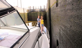 Varen is anders dan autorijden bijvoorbeeld bij het varen door een sluis