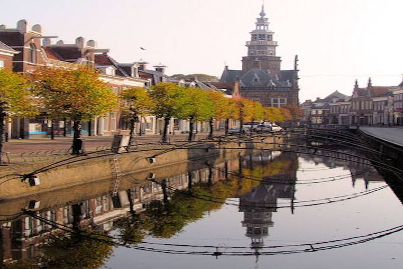 Bolsward is een mooi stadje maar op zondag is het er wel heel stil