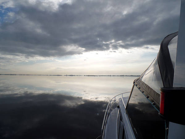 de Elisa een comfortabele boot op een ochtend op het Tjeukemeer.jpg-groot.jpg