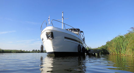 Iedereen kan vaarbewijsvrij een boot huren Myrna.JPG