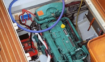 De accu's worden geladen door de motor met dynamo