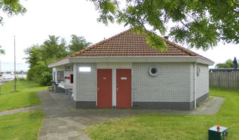 Sanitaire ruimten bij de haven