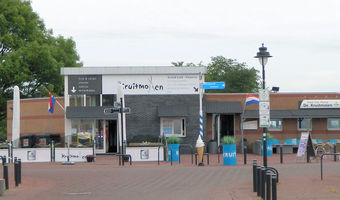 Stavoren: snackbar bij de sluis