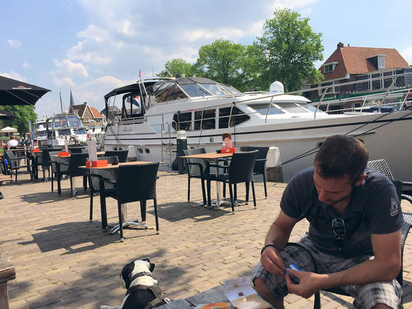 Met de boot naar het centrum van elke stad of dorp.jpg