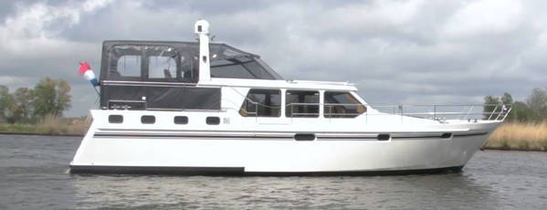 Motorboot Linda van Yachts4U Bootverhuur.jpg