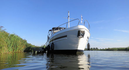 Motorboot Myrna van Yachts4U Bootverhuur top.jpg