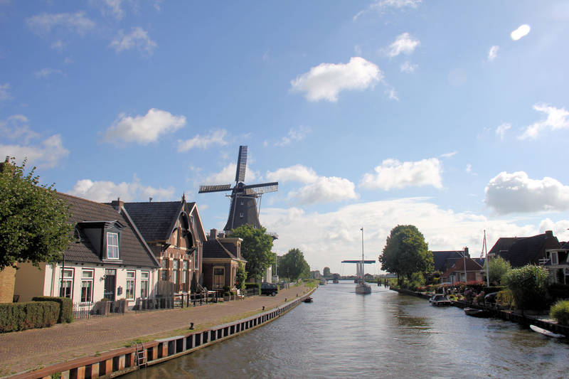 Typisch Hollands: brug en molen