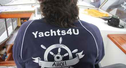 Vakantie van 't vaarteam FHFL uit België Door gasten zelf ontworpen Yachts4U truien.jpg