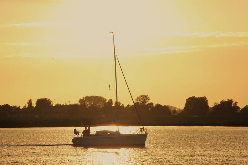 Prachtig plaatje met zeilboot in het Noorden