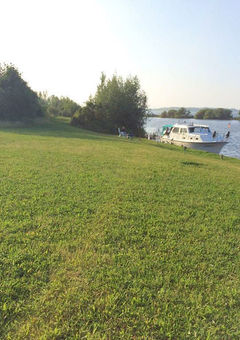 Grasveldje, strand, Marrekrite aanlegplaats, wat wil een mens nog meer...