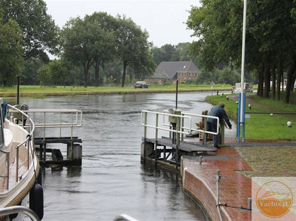 wg3-één van de vele sluizen naar Groningen.jpg