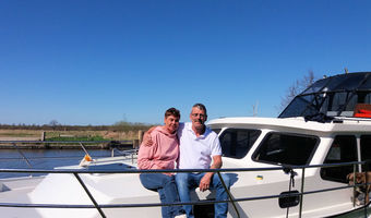 Echtparen, samen een grote boot gehuurd