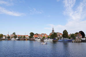 Blokzijl wachten op de sluis.jpg