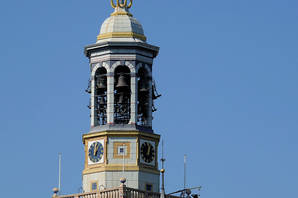 De koe aan de toren in Kampen.jpg