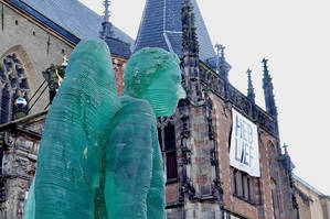 Zwolle, glazen engel bij de kerk.jpg