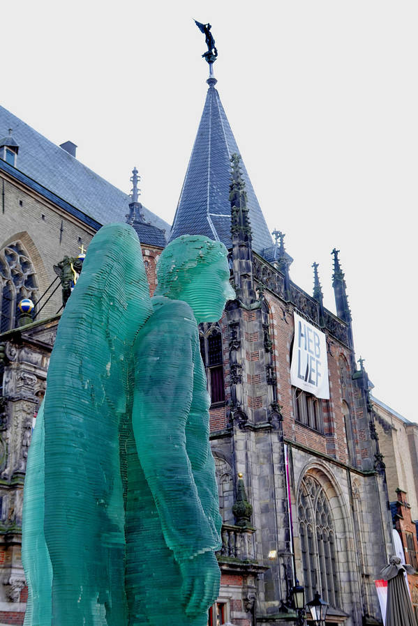 Zwolle, glazen engel bij de kerk.jpg