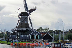 In Sloten aan de kade overnacht.jpg