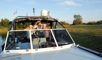 Met een klein gezelschap op een grote boot varen betekent volop ruimte