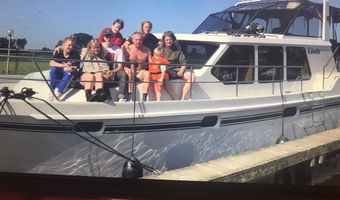 Het hele gezin bij elkaar op het dek van de gehuurde grote boot