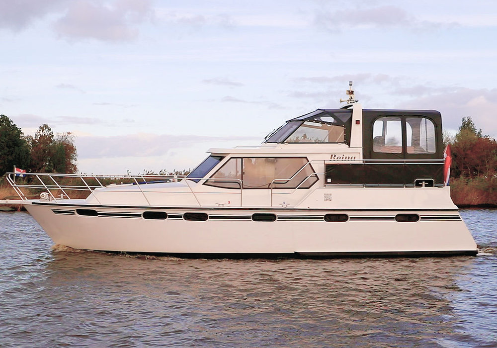 serveerster stoomboot lassen Huur de 6-persoons boot Reina zonder vaarbewijs | Yachts4U