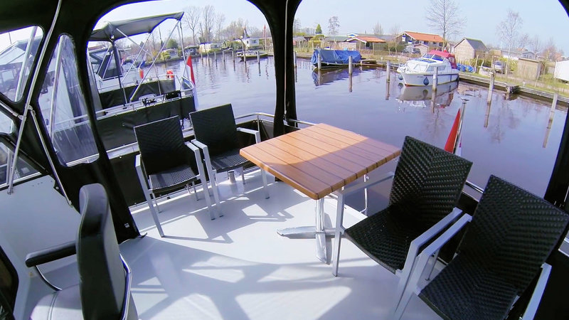 Het achterdek van de Yachts4U boot Evita