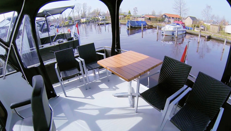 Het achterdek van de Yachts4U boot Evita