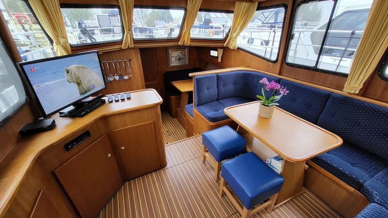 Salon van de 8 persoons boot Julia