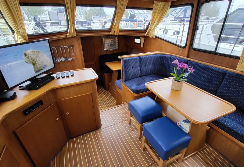 Salon van de 8 persoons boot Julia