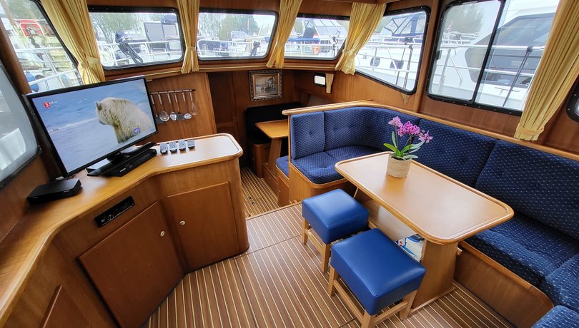 Salon van de 8 persoons boot Julia