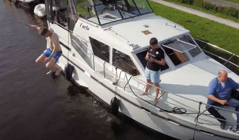 Vanaf de boot gaan zwemmen