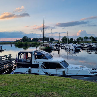 U huurt de boot Reina zonder vaarbewijs