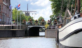 Varen over grachten, rivieren