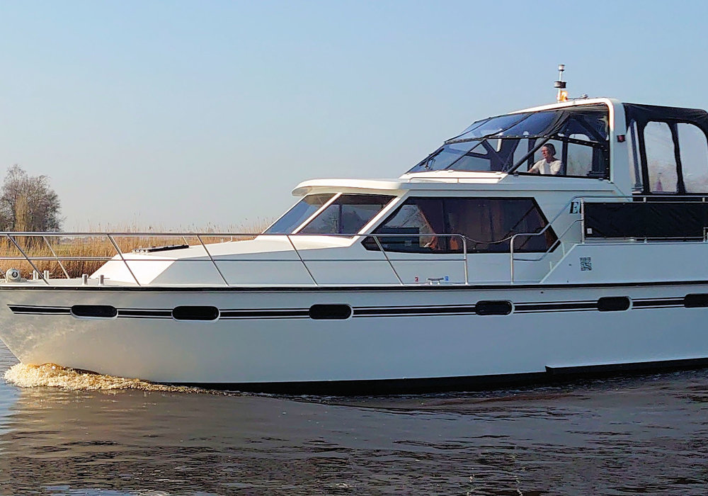 De boot Elisa met in elke slaapkajuit een eigen douche en toilet