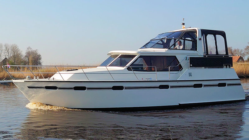 De boot Elisa met in elke slaapkajuit een eigen douche en toilet