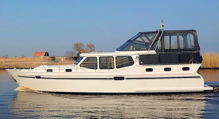 21-Die Yacht Julia in Holland geeignet fuer 2-8 Personen.jpg