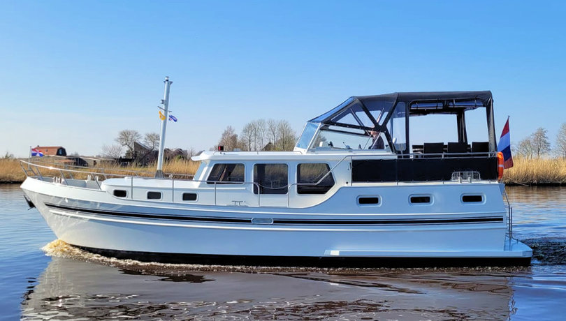 De boot Myrna een mooie ruime boot van Yachts4U Yachtcharter