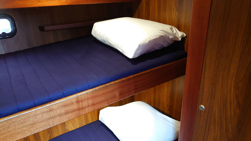 Stapelbed in 1 kajuit van de boot Linda