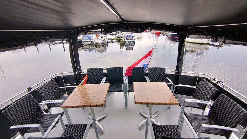 Het achterdek van de boot Linda