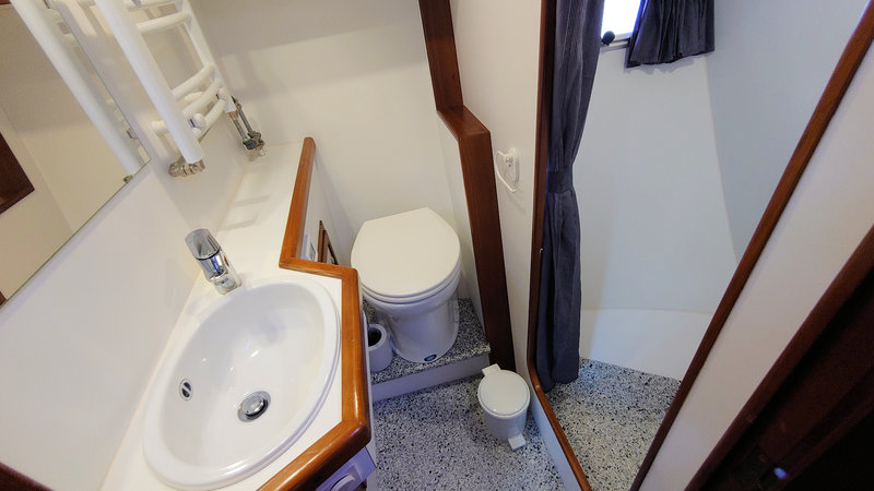 Sanitaire ruimte aan boord