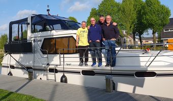 Met en op de boot vakantie vieren in Friesland