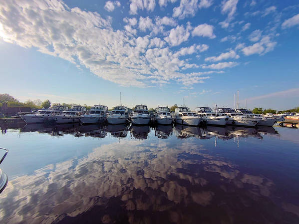 De vloot van Yachtcharter Yachts4U in Friesland.jpg