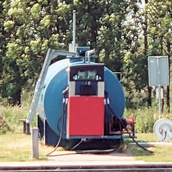Dieselpomp bij ingang haven