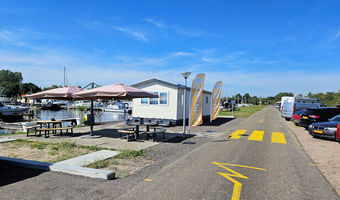 Richting havenkantoortje van Yachts4U